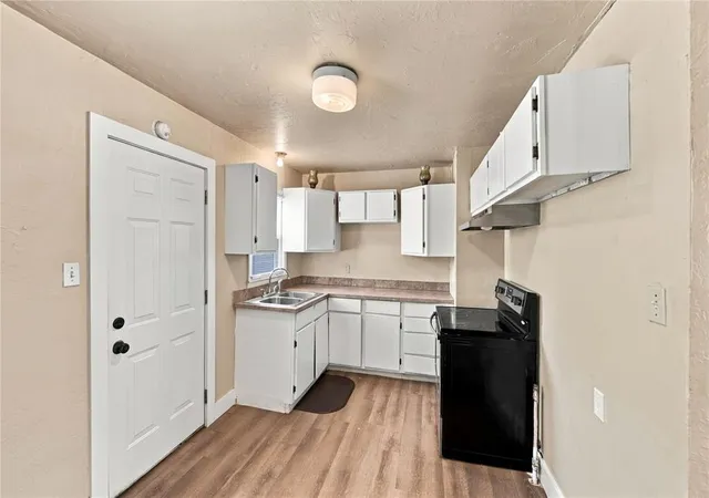 Photo 4 of Single family home for sale at 154 Blackburn Blvd, Elk City, OK 73644 | MLS# 1253101 | Listing updated on 2026-10-10