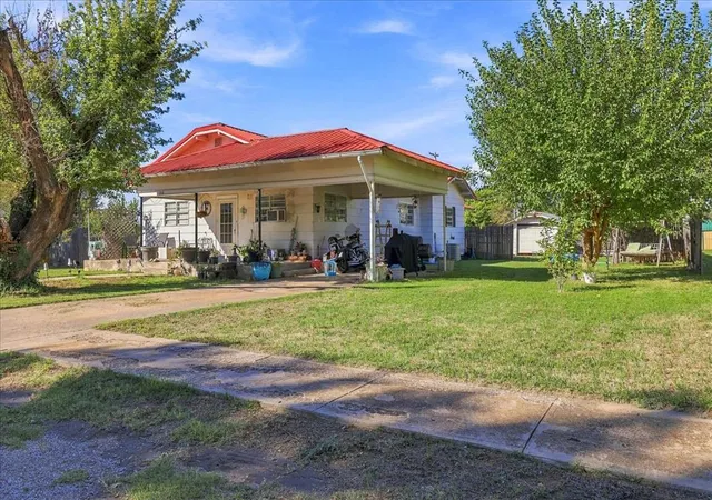 Single family home for sale at 313 S Magnolia Ave, Erick, OK 73645 | MLS# 1253111