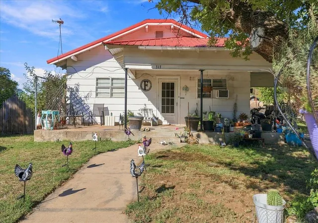 Photo 1 of Single family home for sale at 313 S Magnolia Ave, Erick, OK 73645 | MLS# 1253111 | Listing updated on 2026-10-09