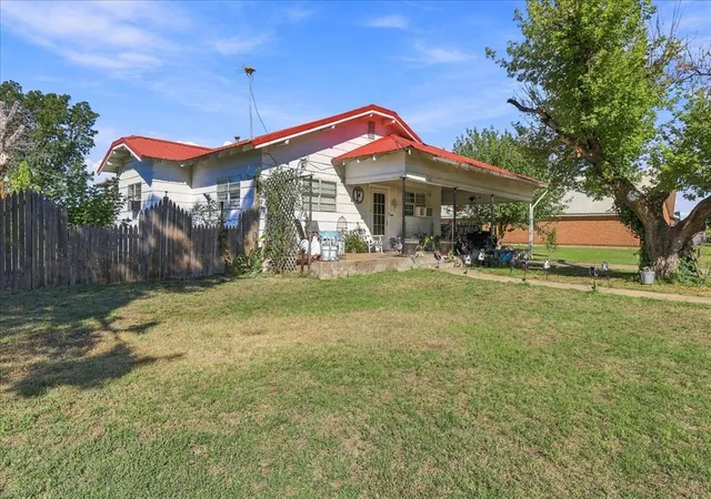 Photo 2 of Single family home for sale at 313 S Magnolia Ave, Erick, OK 73645 | MLS# 1253111 | Listing updated on 2026-10-09