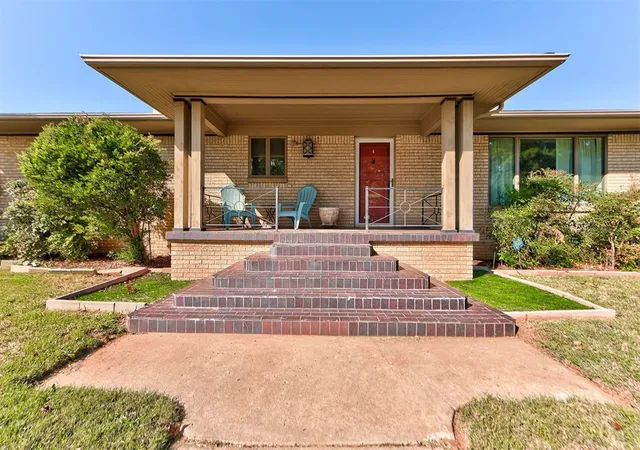 Photo 2 of Single family home for sale at 3305 Venice Blvd, Oklahoma City, OK 73112 | MLS# 1253113 | Listing updated on 2026-10-10