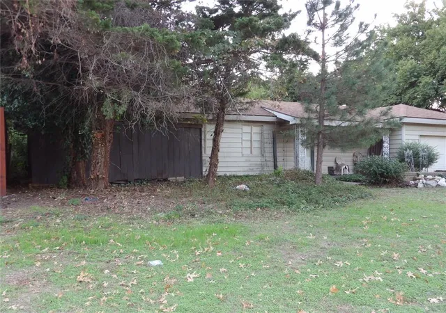 Photo 3 of Sale Pending at 1617 Indian Dr, Enid, OK 73703 | MLS# 1253118 | Listing updated on 2026-10-20