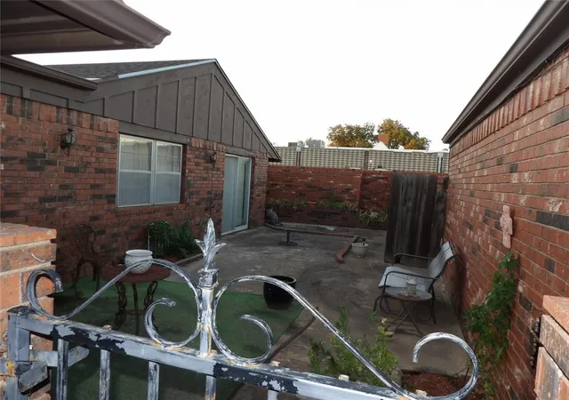 Photo 3 of Single family home for sale at 2122 Camelot Dr, Enid, OK 73703 | MLS# 1253128 | Listing updated on 2026-10-11