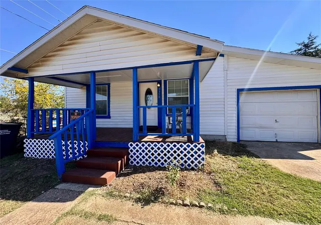 Single family home for sale at 1350 Coolidge St, Seminole, OK 74868 | MLS# 1253132