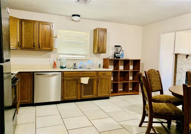 Listing Photo 4 - Condo for sale in building located at 903 Lera Ln, Elk City, OK 73644
