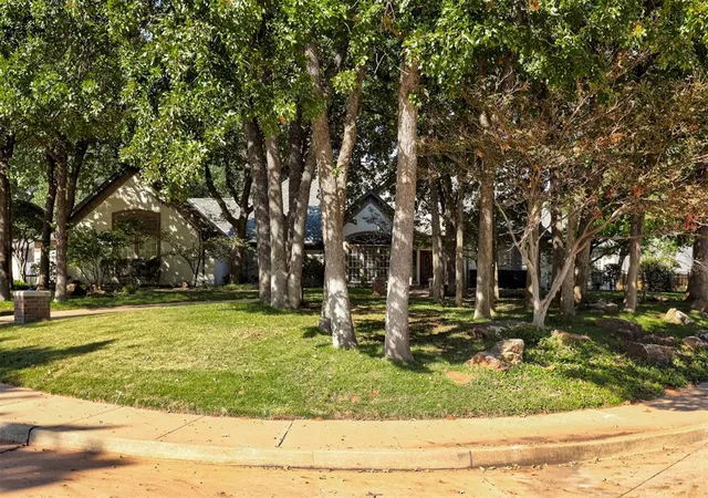 Photo 2 of Single family home for sale at 1823 Oak Forest Dr, Edmond, OK 73025 | MLS# 1253138 | Listing updated on 2026-10-10