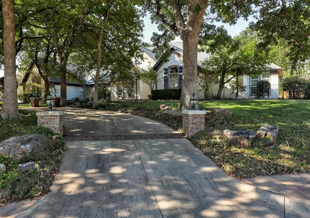 Photo 3 of Single family home for sale at 1823 Oak Forest Dr, Edmond, OK 73025 | MLS# 1253138 | Listing updated on 2026-10-10