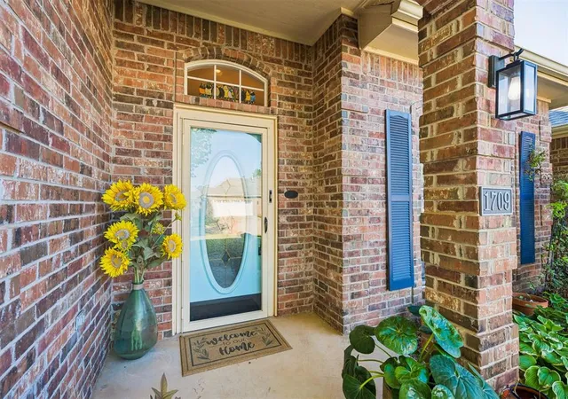 Photo 4 of Single family home for sale at 1709 Redtail Hawk, Edmond, OK 73003 | MLS# 1253143 | Listing updated on 2026-10-11