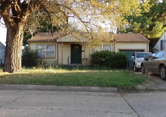 Photo 1 of Single family home for sale at 305 W Hickory Ave, Enid, OK 73701 | MLS# 1253149 | Listing updated on 2026-10-11