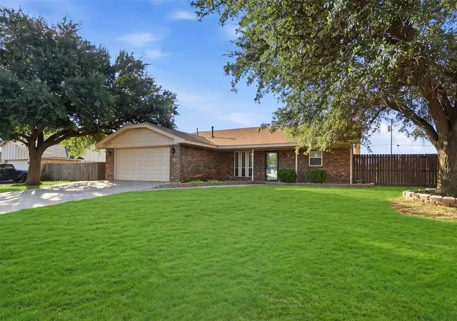 Photo 2 of Sale Pending at 1208 S Trail Dr, Altus, OK 73521 | MLS# 1253151 | Listing updated on 2026-10-16
