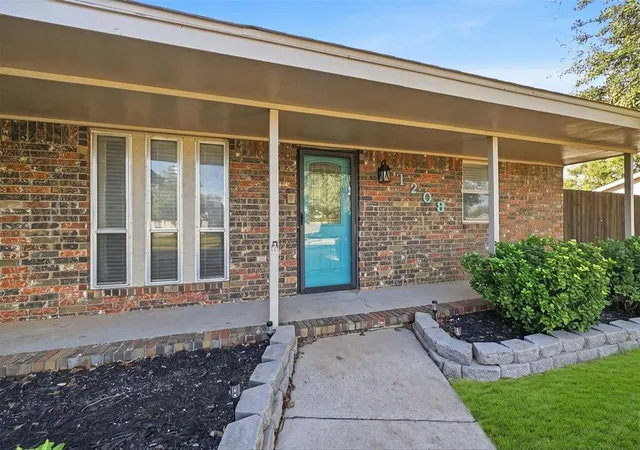 Photo 3 of Sale Pending at 1208 S Trail Dr, Altus, OK 73521 | MLS# 1253151 | Listing updated on 2026-10-16