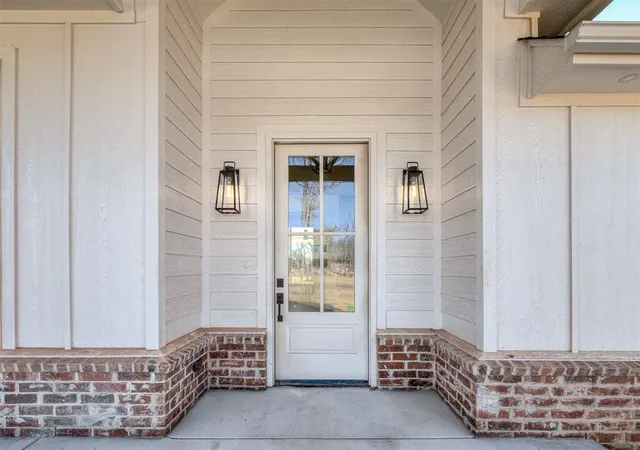 Photo 3 of Single family home for sale at 21200 Reserve Cir, Harrah, OK 73045 | MLS# 1253158 | Listing updated on 2026-10-14