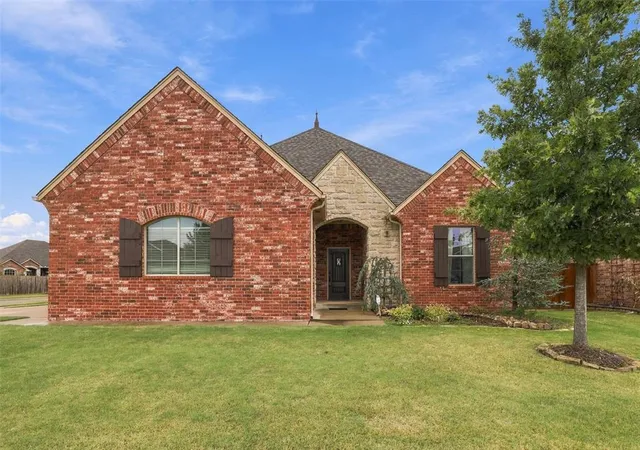 Single family home for sale at 13608 Cobblestone Curv Rd, Oklahoma City, OK 73142 | MLS# 1253169