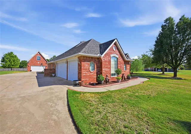 Photo 3 of Single family home for sale at 1374 Hidden Valley Ln, Choctaw, OK 73020 | MLS# 1253172 | Listing updated on 2026-10-10
