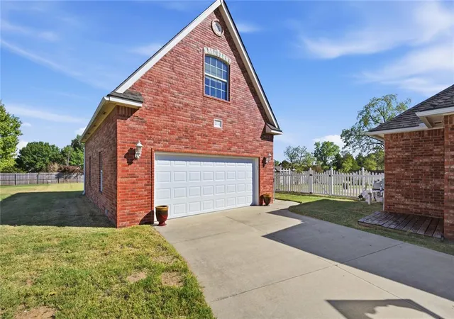 Photo 4 of Single family home for sale at 1374 Hidden Valley Ln, Choctaw, OK 73020 | MLS# 1253172 | Listing updated on 2026-10-10