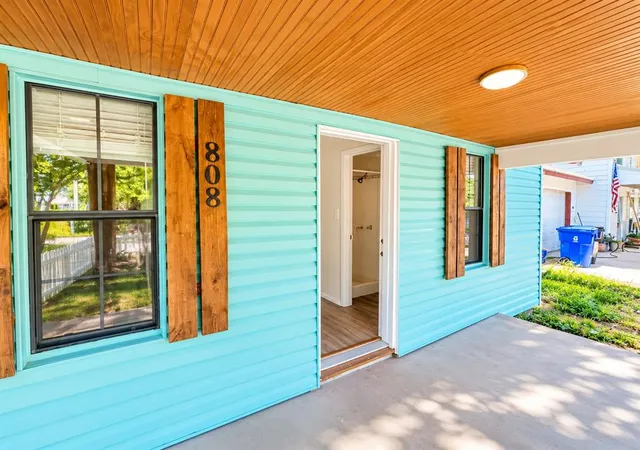 Photo 3 of Single family home for sale at 808 E Apache St, Norman, OK 73071 | MLS# 1253176 | Listing updated on 2026-10-10