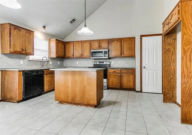 Photo 4 of Single family home for sale at 1412 SW 24th Street, Moore, OK 73170 | MLS# 1253180 | Listing updated on 2026-10-11