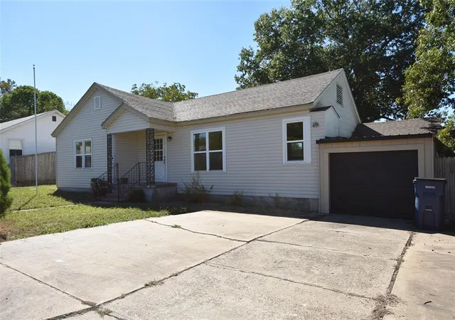 Photo 3 of Single family home for sale at 1323 Roosevelt St, Seminole, OK 74868 | MLS# 1253184 | Listing updated on 2026-10-10