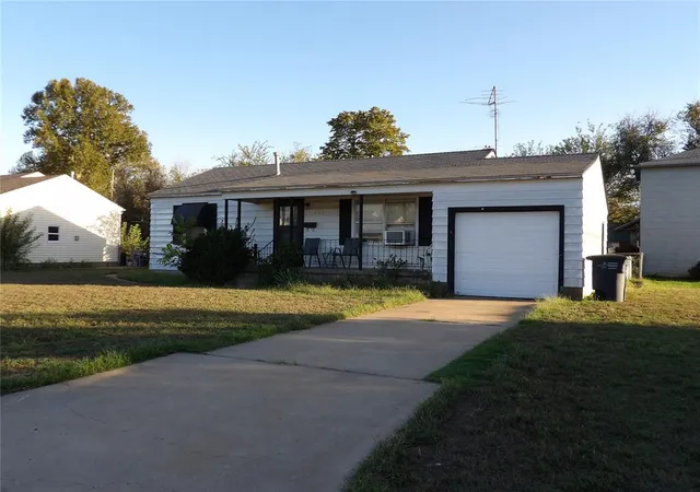 Photo 1 of Single family home for sale at 425 W Hickory Ave, Enid, OK 73701 | MLS# 1253191 | Listing updated on 2026-10-11