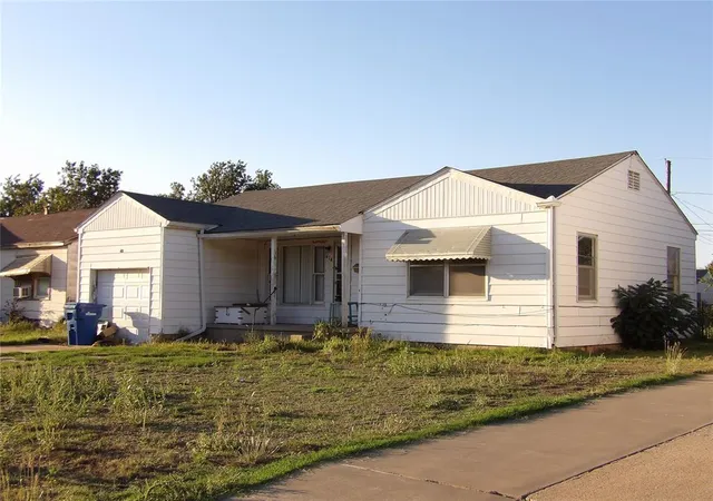 Photo 2 of Single family home for sale at 414 W Hickory Ave, Enid, OK 73701 | MLS# 1253193 | Listing updated on 2026-10-11