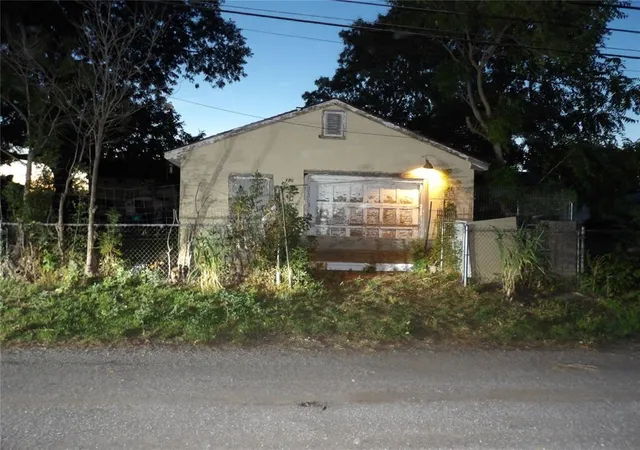 Photo 3 of Single family home for sale at 1721 Field Dr, Enid, OK 73703 | MLS# 1253196 | Listing updated on 2026-10-11