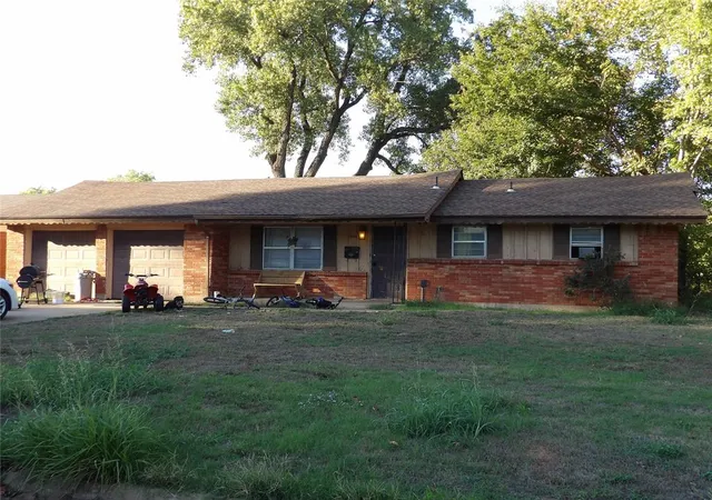 Single family home for sale at 3202 Brooks Dr, Enid, OK 73701 | MLS# 1253198