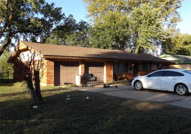 Photo 2 of Single family home for sale at 3202 Brooks Dr, Enid, OK 73701 | MLS# 1253198 | Listing updated on 2026-10-11
