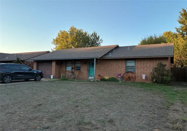 Single family home for sale at 5106 W Cherokee Ave, Enid, OK 73703 | MLS# 1253200