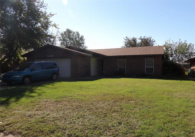 Single family home for sale at 5609 Fountain Head Dr, Enid, OK 73703 | MLS# 1253202