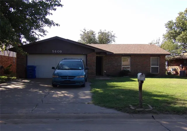 Photo 2 of Single family home for sale at 5609 Fountain Head Dr, Enid, OK 73703 | MLS# 1253202 | Listing updated on 2026-10-11