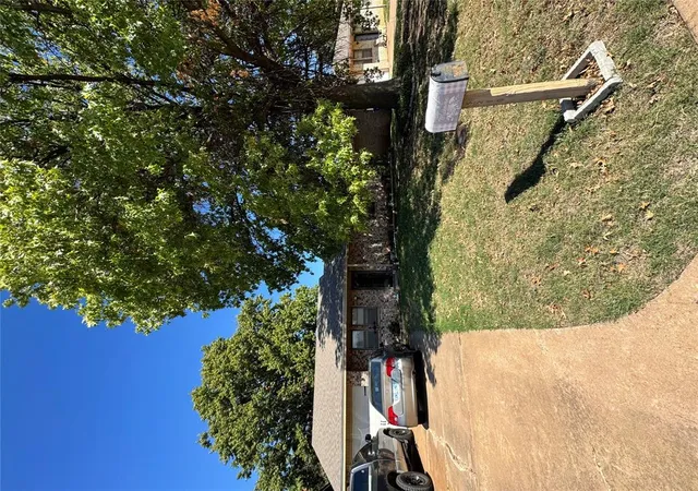 Single family home for sale at 5210 Parkwood Ave, Enid, OK 73703 | MLS# 1253209