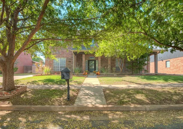Photo 1 of Single family home for sale at 18009 Barrington Dr, Edmond, OK 73012 | MLS# 1253211 | Listing updated on 2026-10-11