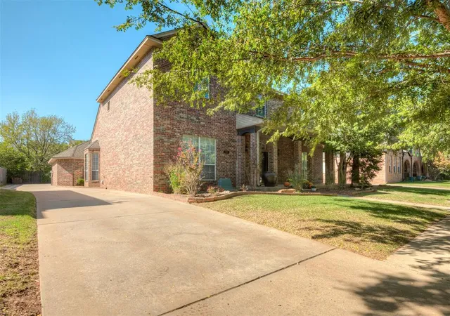 Photo 2 of Single family home for sale at 18009 Barrington Dr, Edmond, OK 73012 | MLS# 1253211 | Listing updated on 2026-10-11
