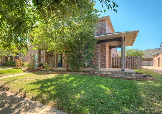 Photo 3 of Single family home for sale at 18009 Barrington Dr, Edmond, OK 73012 | MLS# 1253211 | Listing updated on 2026-10-11