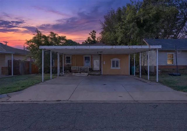 Photo 2 of Single family home for sale at 928 Sw 52nd Street, Oklahoma City, OK 73109 | MLS# 1253217 | Listing updated on 2026-10-11