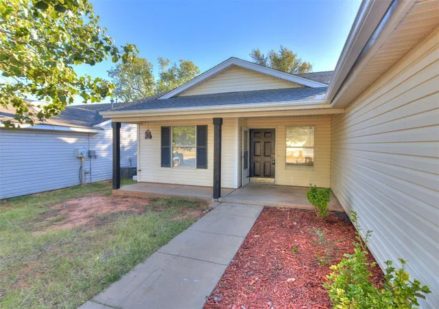 Single family home for sale at 1205 Briar Patch Way, Norman, OK 73071 | MLS# 1253218