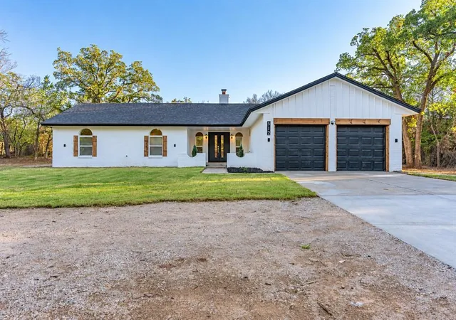 Photo 1 of Sale Pending at 512 Sherwood Ln, Edmond, OK 73034 | MLS# 1253219 | Listing updated on 2026-10-18