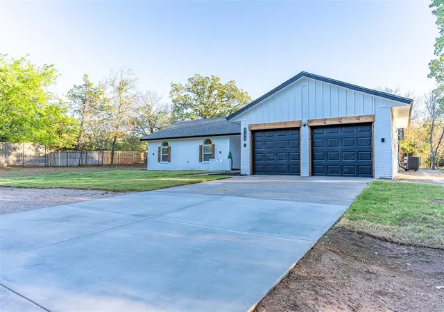 Photo 3 of Single family home for sale at 512 Sherwood Ln, Edmond, OK 73034 | MLS# 1253219 | Listing updated on 2026-10-11