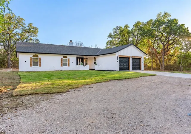 Photo 3 of Sale Pending at 512 Sherwood Ln, Edmond, OK 73034 | MLS# 1253219 | Listing updated on 2026-10-18