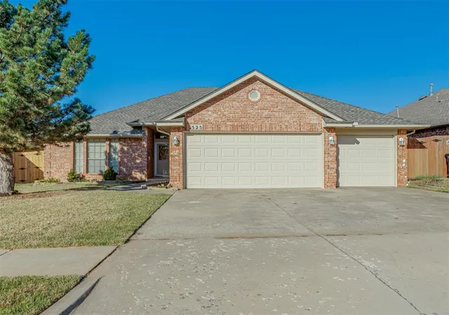 Photo 1 of Single family home for sale at 525 Madeline Ln, Moore, OK 73160 | MLS# 1253220 | Listing updated on 2026-10-11