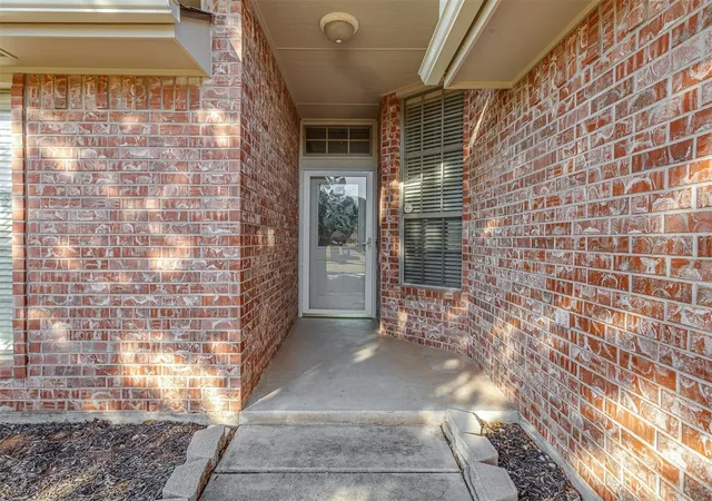 Photo 3 of Single family home for sale at 525 Madeline Ln, Moore, OK 73160 | MLS# 1253220 | Listing updated on 2026-10-11