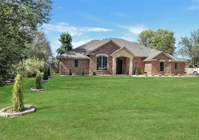 Single family home for sale at 715 N Michigan Ave, Mangum, OK 73554 | MLS# 1253230