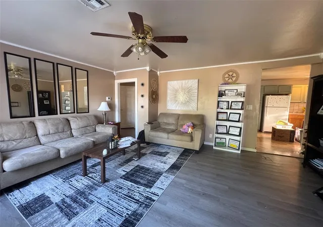 Photo 3 of Single family home for sale at 409 W Cottonwood Ave, Enid, OK 73701 | MLS# 1253231 | Listing updated on 2026-10-13