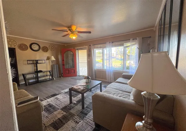 Photo 4 of Single family home for sale at 409 W Cottonwood Ave, Enid, OK 73701 | MLS# 1253231 | Listing updated on 2026-10-13