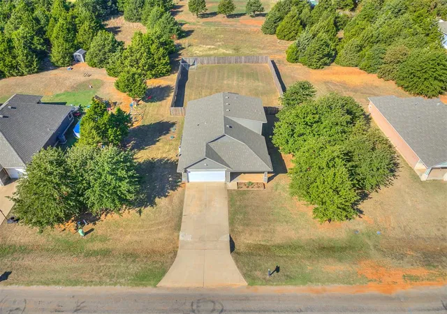 Photo 4 of Single family home for sale at 9509 Prairie Dog Dr, Edmond, OK 73034 | MLS# 1253242 | Listing updated on 2026-10-12
