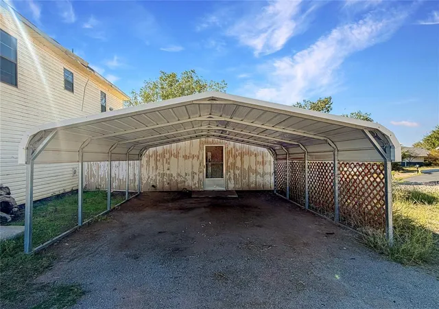 Photo 3 of Single family home for sale at 411 N 6th Street, Sayre, OK 73662 | MLS# 1253275 | Listing updated on 2026-10-14