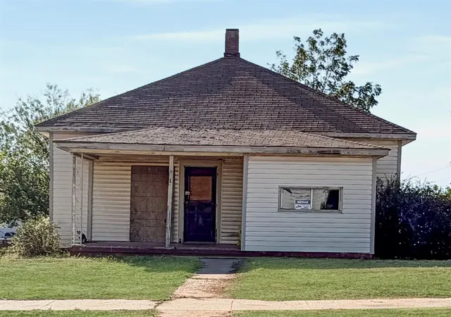 Photo 1 of Single family home for sale at 409 N 6th Street, Sayre, OK 73662 | MLS# 1253276 | Listing updated on 2026-10-15
