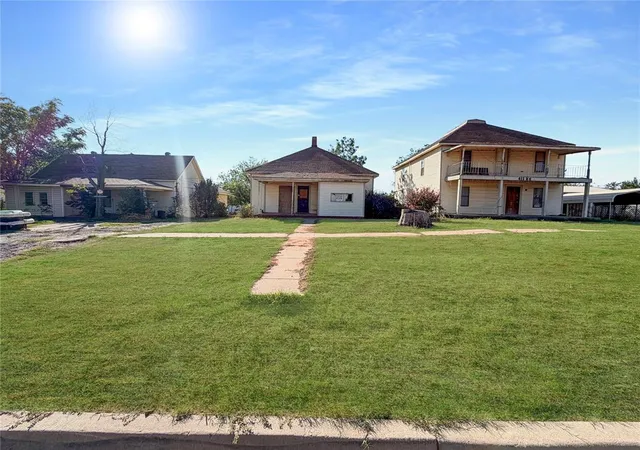 Photo 3 of Single family home for sale at 409 N 6th Street, Sayre, OK 73662 | MLS# 1253276 | Listing updated on 2026-10-15
