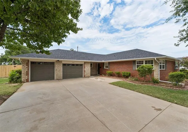 Photo 3 of Single family home for sale at 2643 Nw 65th Street, Oklahoma City, OK 73116 | MLS# 1253277 | Listing updated on 2026-10-20