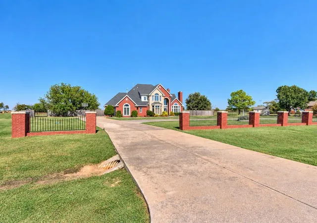 Photo 3 of Single family home for sale at 3401 Crystal Spring Dr, Norman, OK 73072 | MLS# 1253303 | Listing updated on 2026-10-19